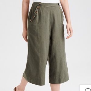American Eagle Outfitters Olive Cropped Pants